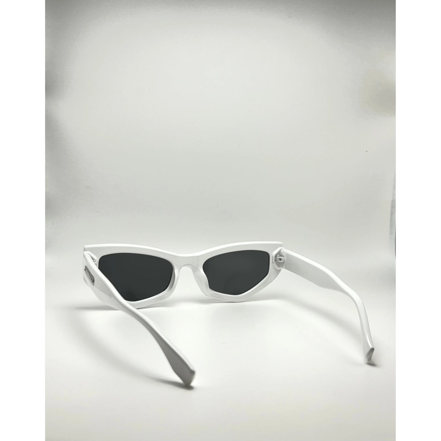 High-Quality Female Cat Eye Retro Frame Sunglasses
