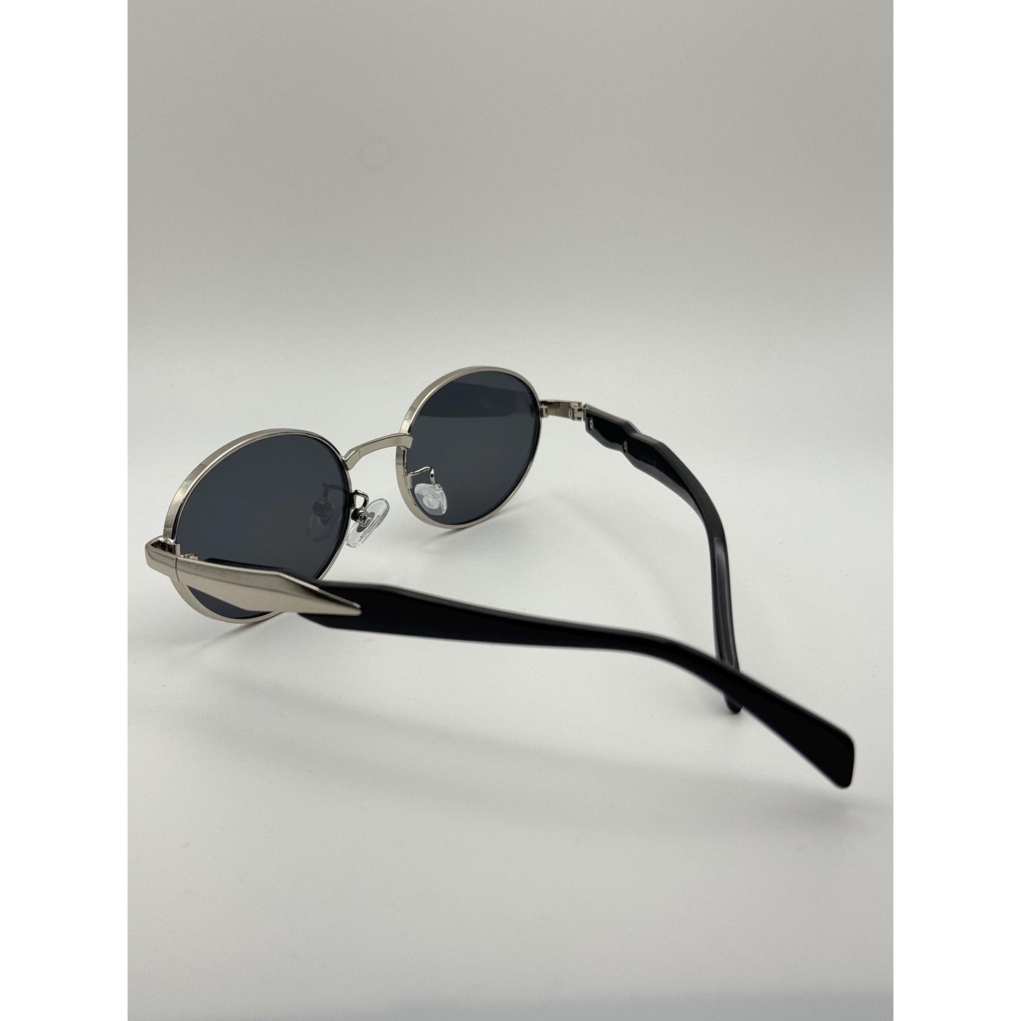 Vintage-Inspired Oval Sunglasses: Retro Steampunk Gothic Unisex Eyewear for Festivals & Summer
