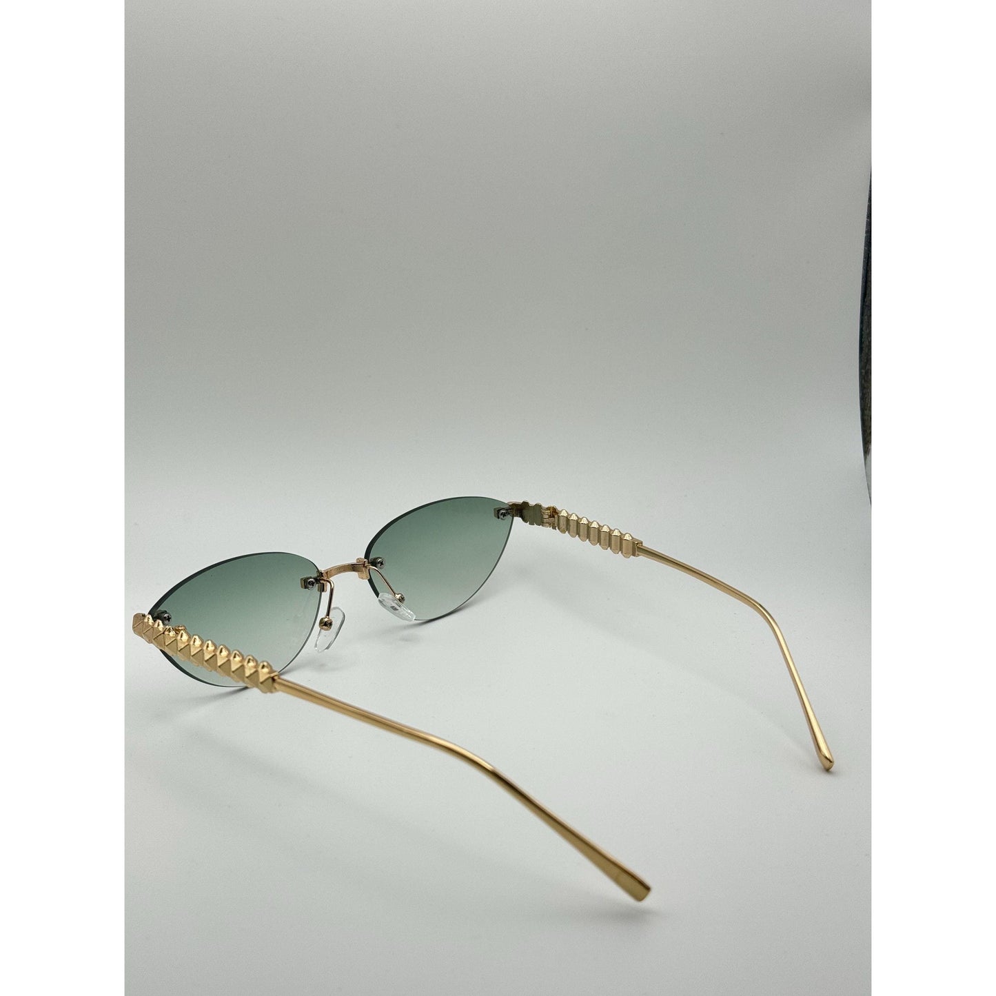 Luxe Rimless Cat-Eye Sunglasses: Gold Pyramid Arms, Polarized Gradient UV400 Unisex Fashion Shades with Personalized Sunglasses Case