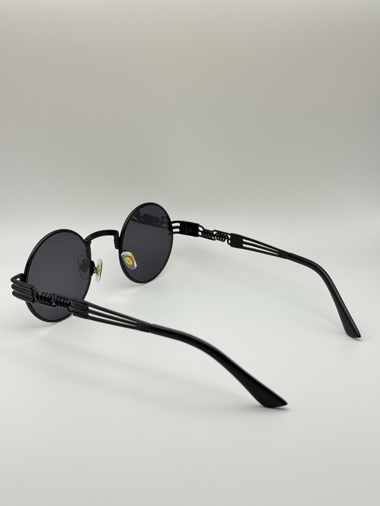Retro Steampunk Round Sunglasses – Gold/Black Wire Frame UV400 Eyewear