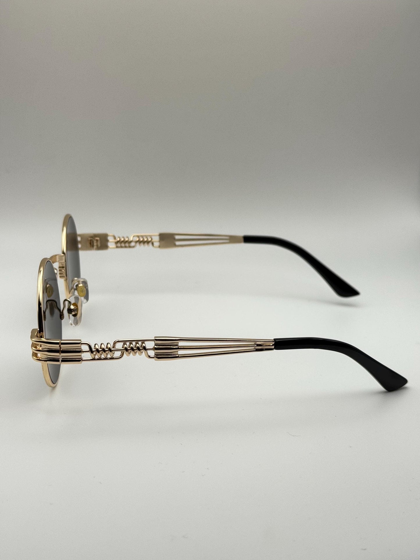 Retro Steampunk Round Sunglasses – Gold/Black Wire Frame UV400 Eyewear