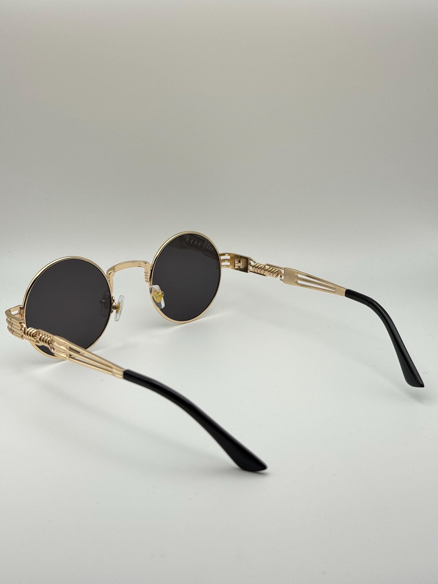 Retro Steampunk Round Sunglasses – Gold/Black Wire Frame UV400 Eyewear