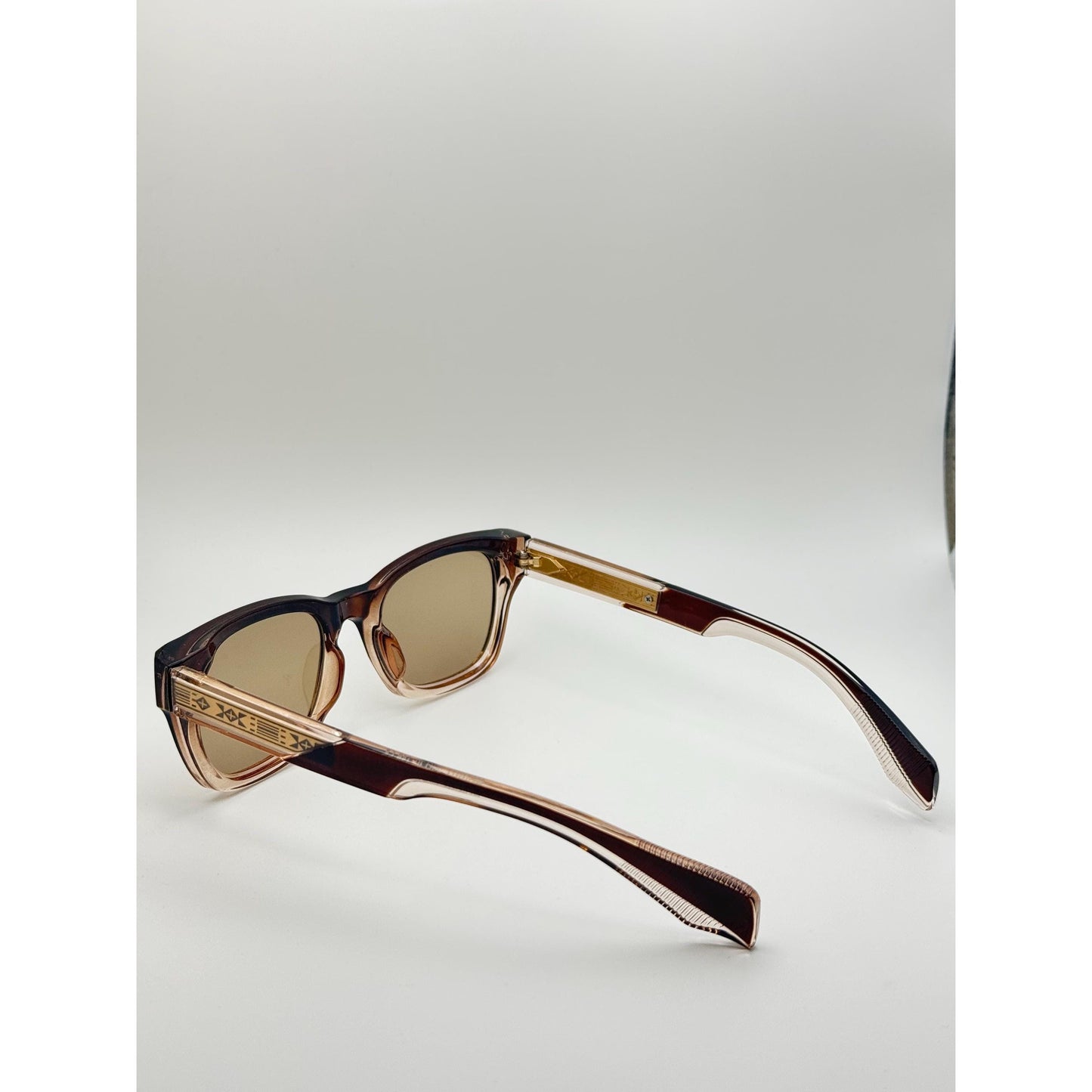 Unisex Retro-Inspired Square Sunglasses with UV400 Protection & Personalized Sunglasses Case