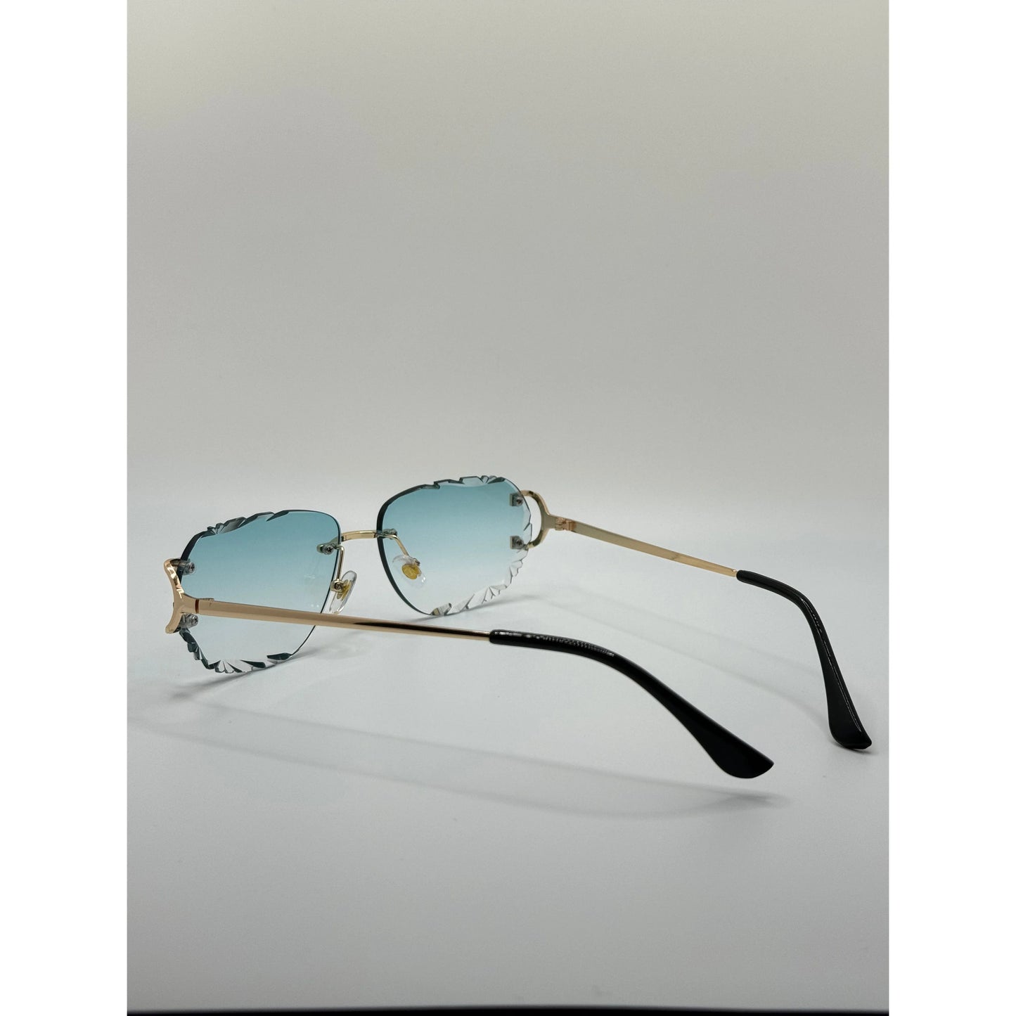 Diamond Cutted Elegant Rimless Gradient  Sunglasses with Gold Frame For Men And Women